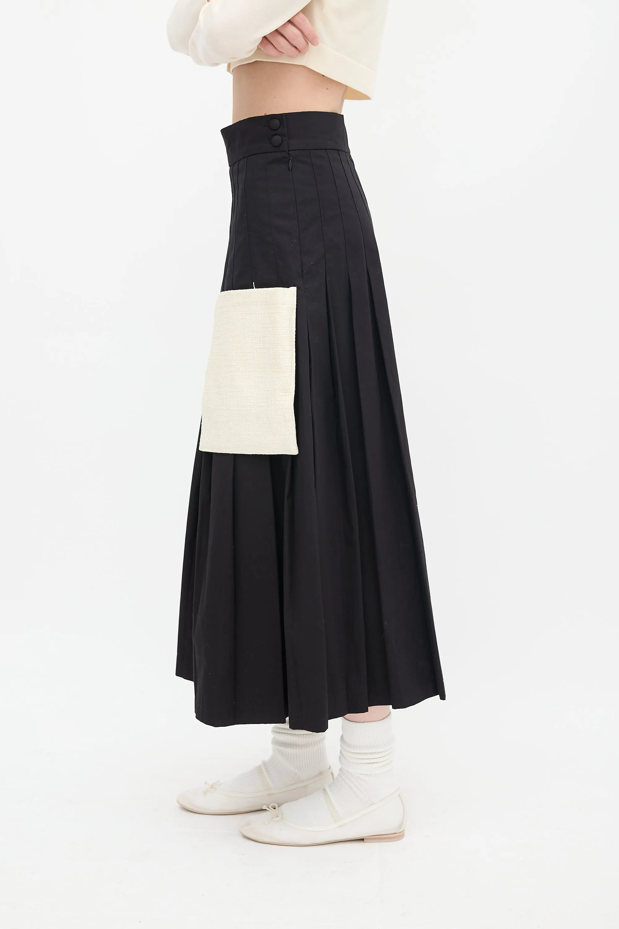 Black & Begie Pleated Pocket Skirt