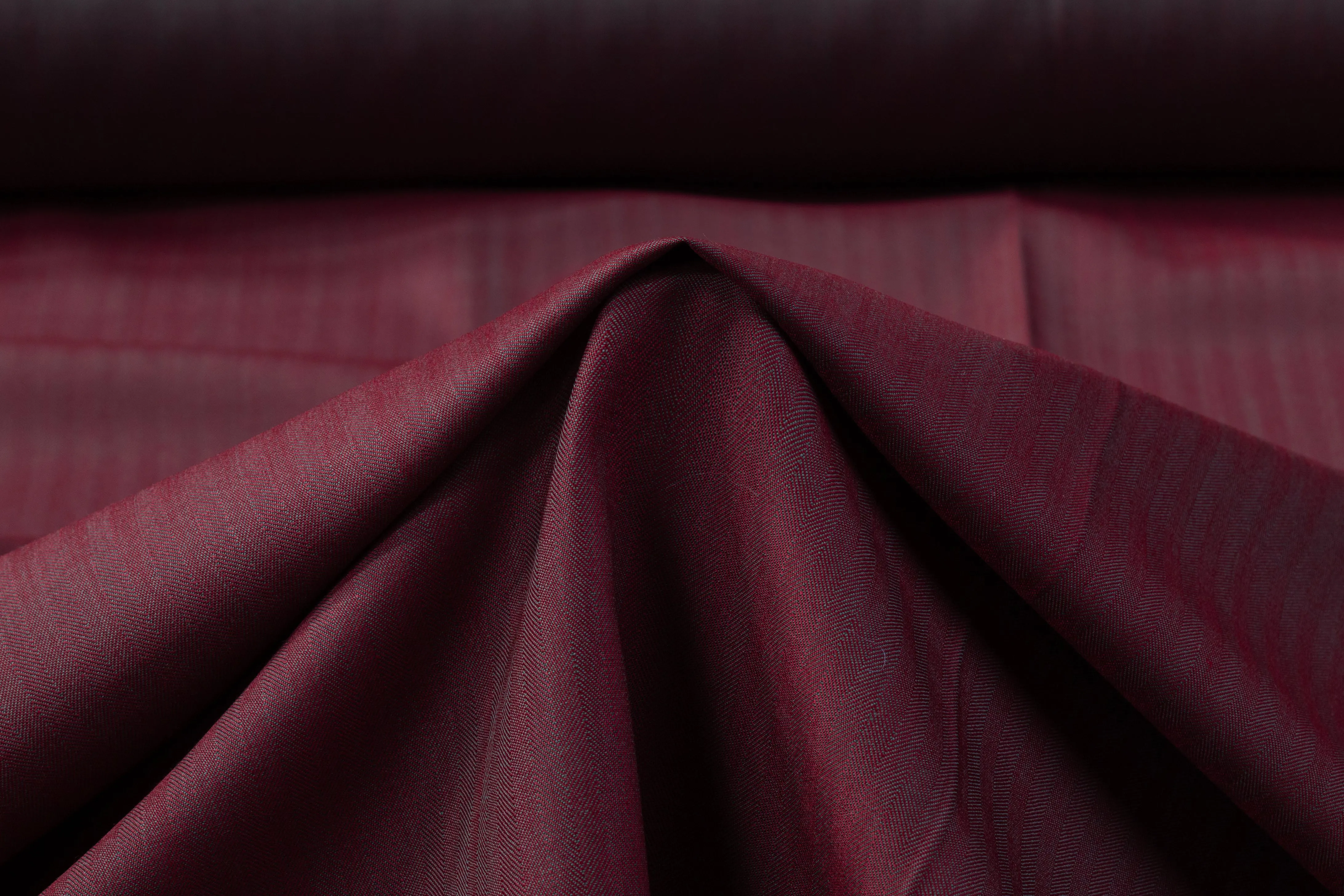 Iridescent Italian Summer Tasmania Super 130s Wool Suiting - Burgundy / Green